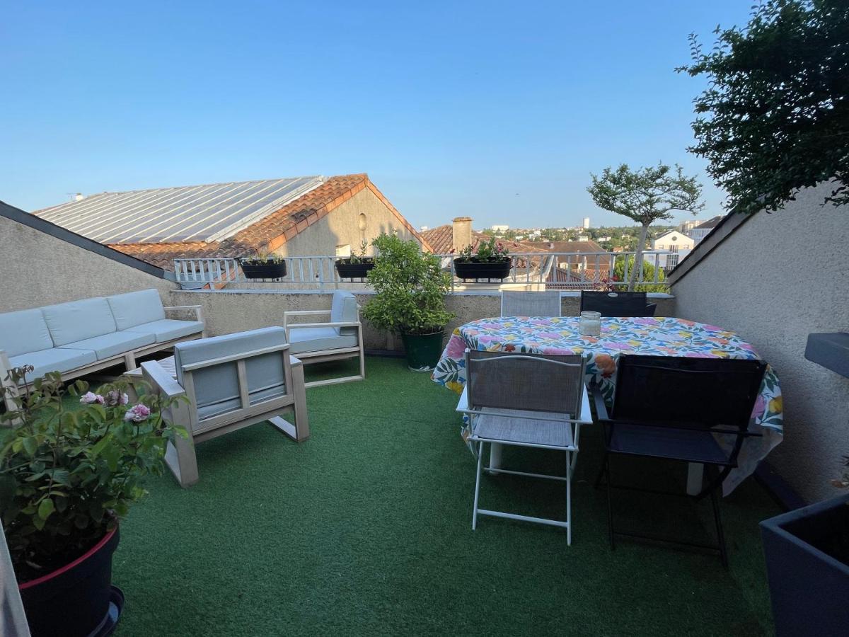 Grand Appartement Hypercentre Avec Terrasse Et Parking Poitiers Exteriér fotografie